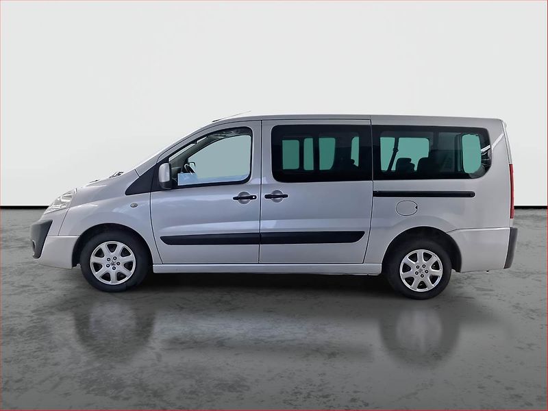 Peugeot Expert (2010) 2.0 HDi, Bus, 8Míst - fotka 3 z 21
