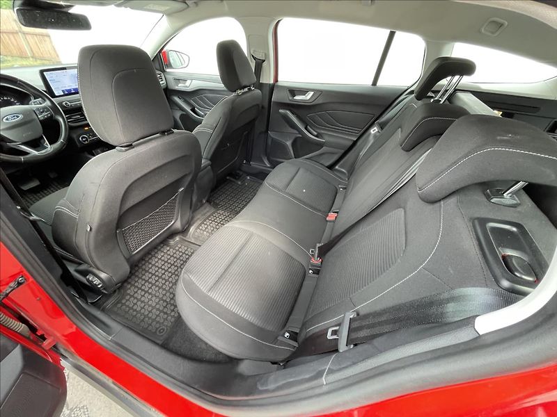 Ford Focus 1,5 Ecoblue AT8 Titanium Style - fotka 16 z 23