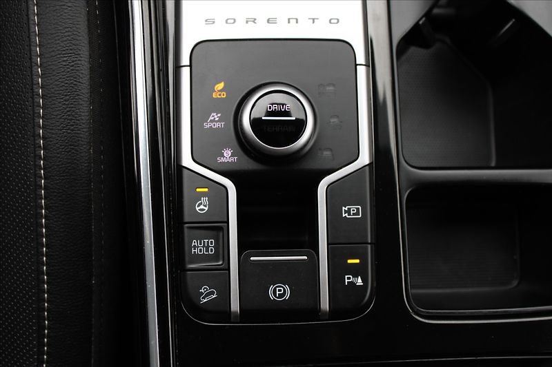 Kia Sorento 1,6 HEV  ČR,4x4,A/T,DPH,TOP - fotka 23 z 49