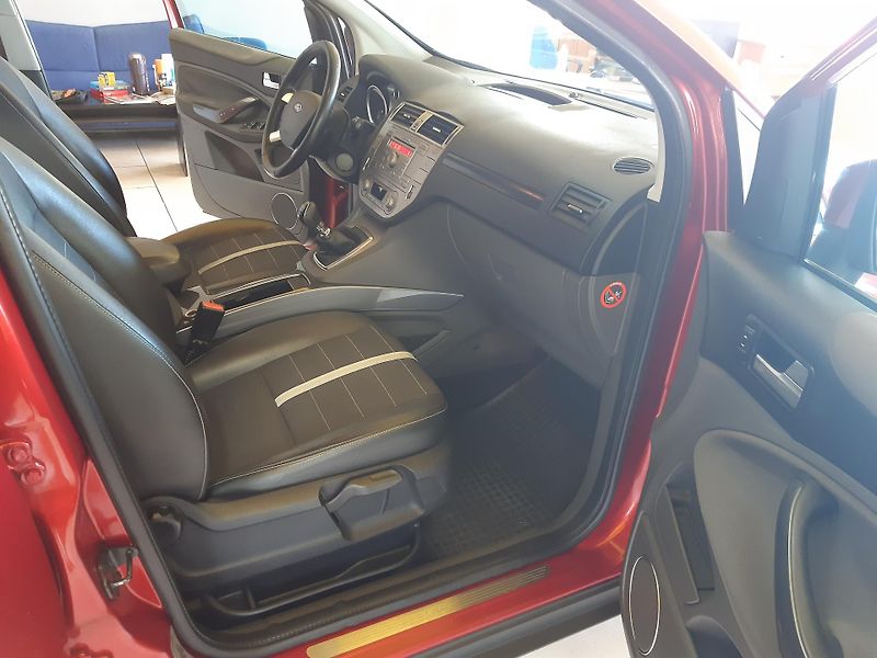 Ford Kuga 2.0 TDCI 4x4 TITANIUM - fotka 21 z 24