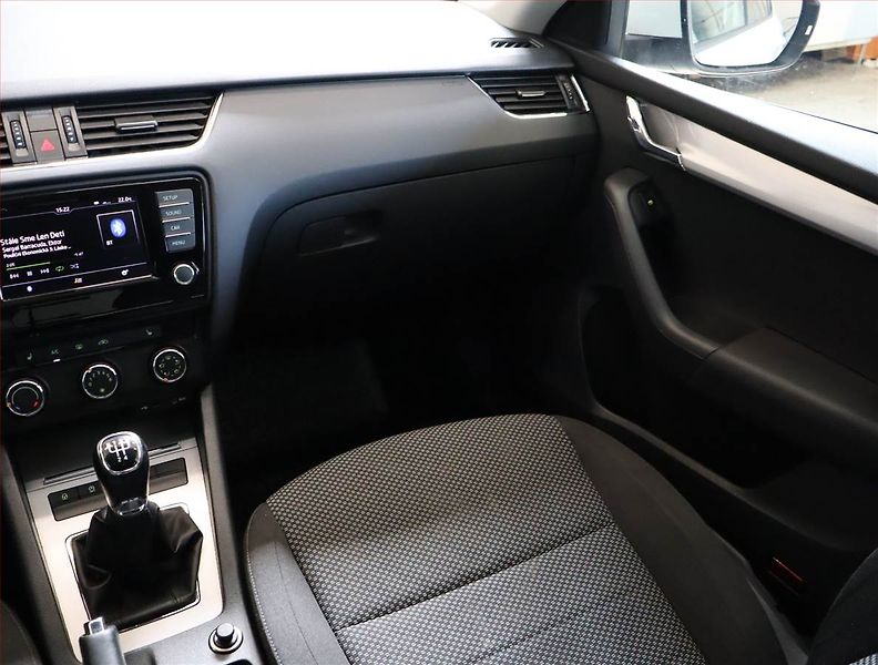 Škoda Octavia (2017) 1.6 TDI, Serv.kniha, Tempomat - fotka 8 z 17