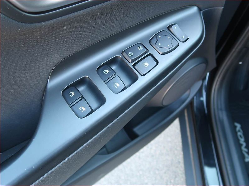 Hyundai Kona (2022) Comfort 1.0 T-GDI, Serv.kniha - fotka 12 z 17