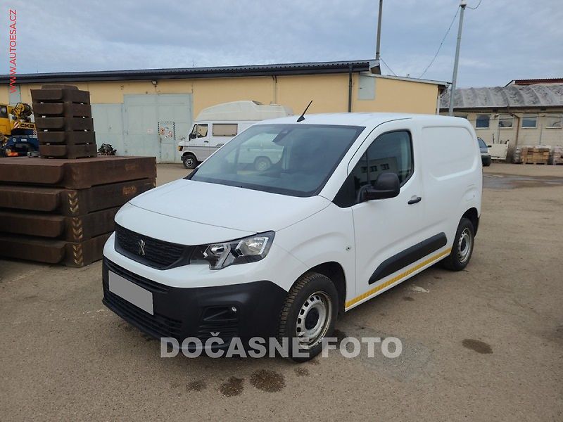 Peugeot Partner (2021) 1.5HDi, 2.maj,ČR, Active, TZ - fotka 2 z 11