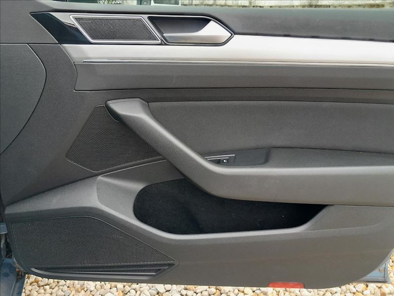 Volkswagen Passat Variant 2.0 TDI 110KW - fotka 34 z 59