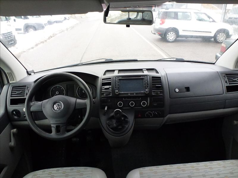 Volkswagen Transporter 2,0 TDi 9 míst - fotka 20 z 36