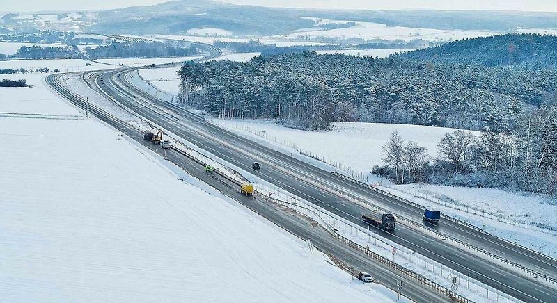 Místo napojení dvou úseků dálnice D6 mezi Krupou a Hořesedly.