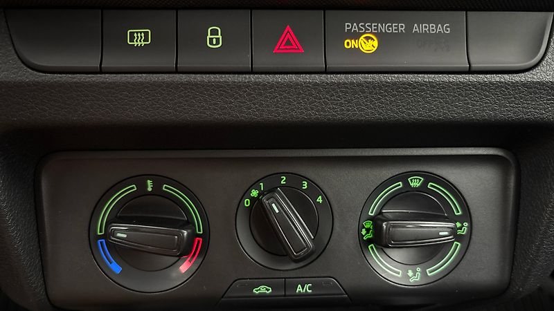 Škoda Fabia 1.0 TSI Ambition Combi - fotka 13 z 23