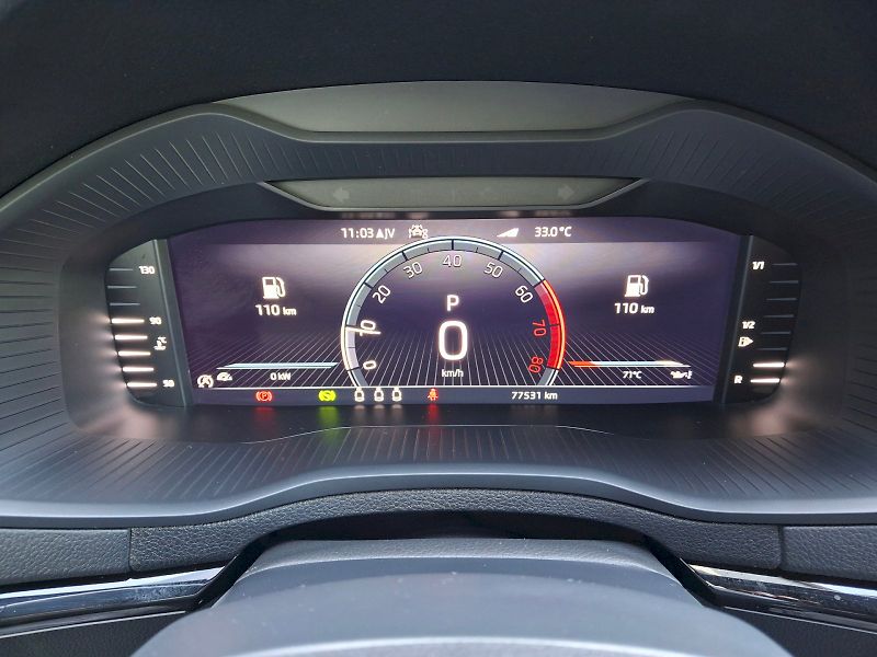 Škoda Karoq (2023) Sportline DSG 1,5TSi 110kW - fotka 16 z 35