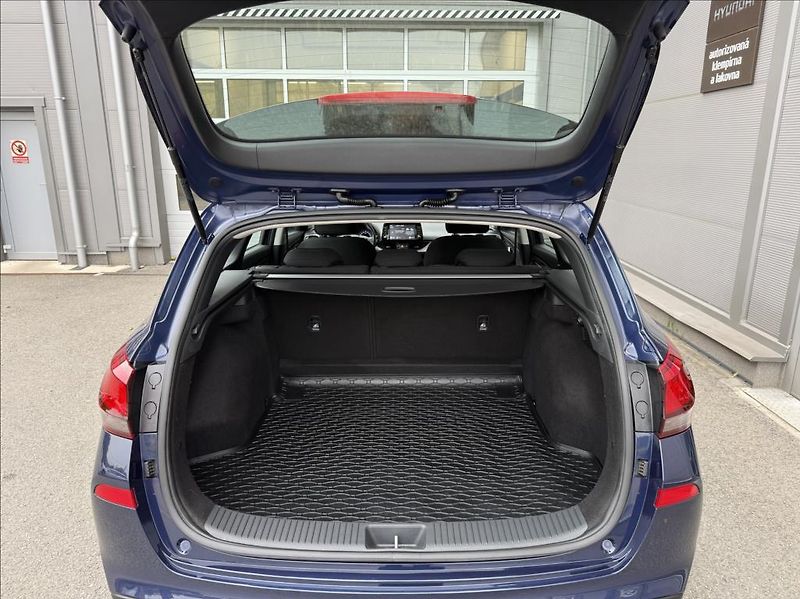 Hyundai i30 1,5 i  WG Comfort Alu 16 - fotka 19 z 25
