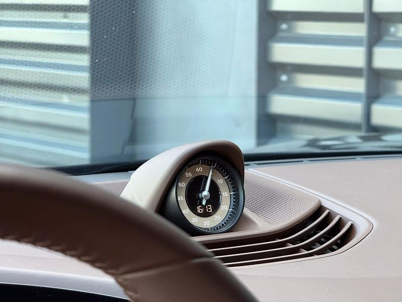 Porsche Taycan 4S Sport Turismo Chrono Pano - fotka 15 z 18