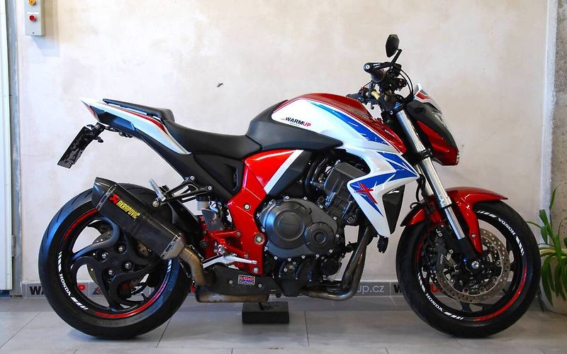 Honda CB 1000 R (2014) krásný stav, akrapovič - fotka 2 z 20