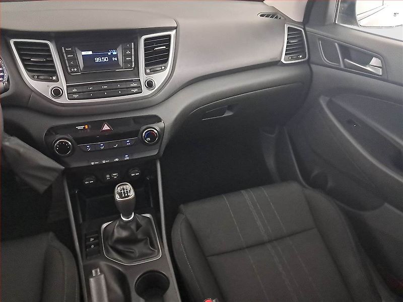 Hyundai Tucson (2016) 1.6 GDI, Park. senzory - fotka 8 z 19