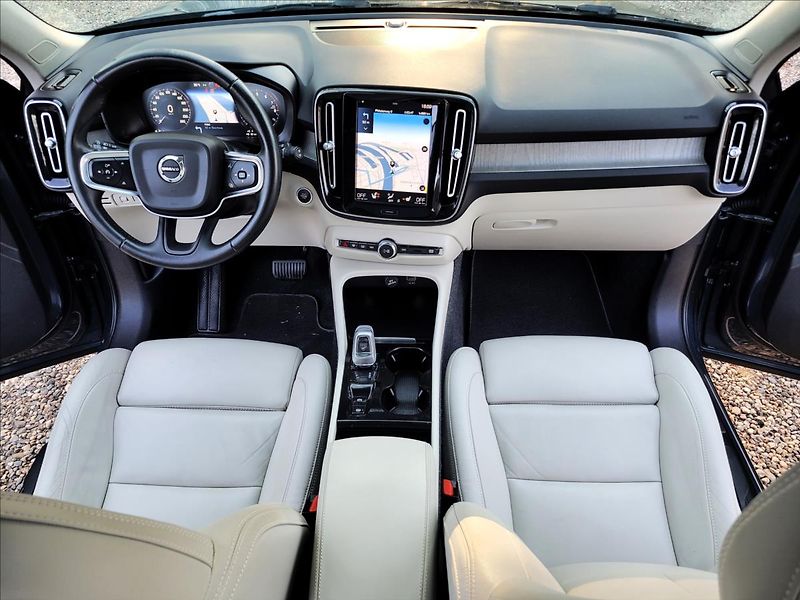 Volvo XC40 zálohováno - fotka 19 z 49