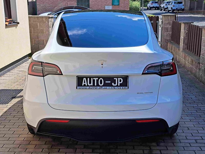 Tesla Model Y (2023) AWD Long Range  ACC  LED  NAVI - fotka 4 z 17