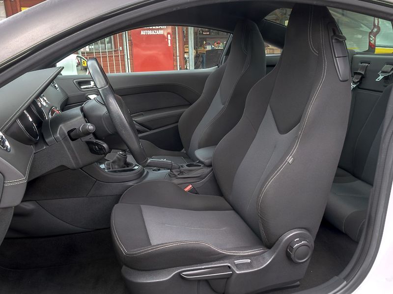 Peugeot RCZ (2013) CZ 2.0HDI 120KW – PO SERVISU - fotka 15 z 44