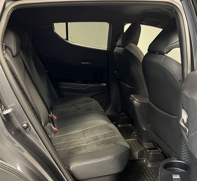 Toyota C-HR 2,0 HYBRID AT GR SPORT - fotka 13 z 17