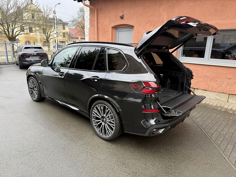 BMW X5 xDrive40d M-PRO Individual AIR - fotka 39 z 50