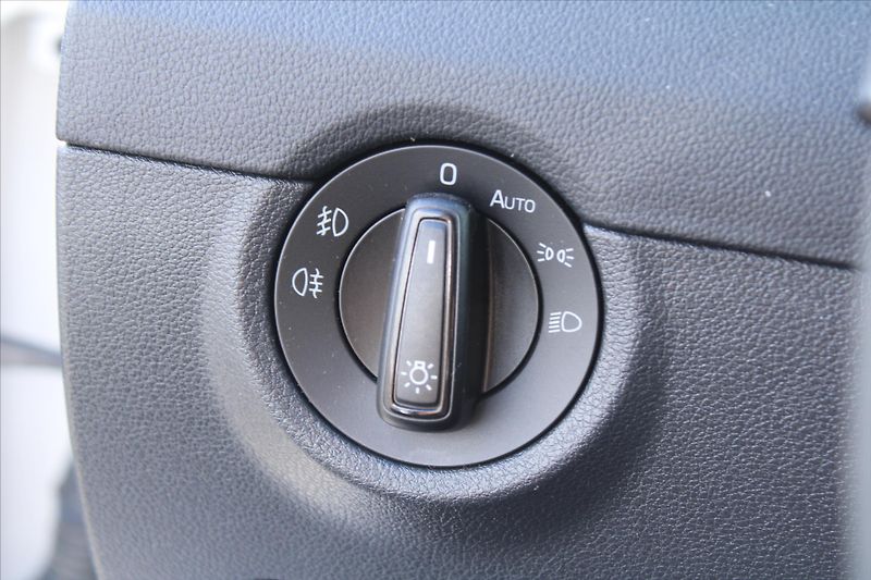 Škoda Octavia 1.6 TDI 85kW LED SERVIS KN. ČR - fotka 15 z 22