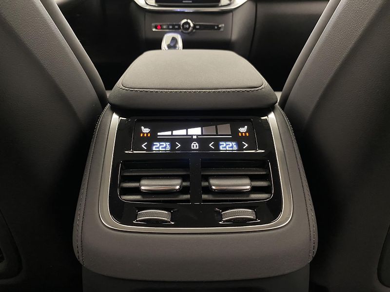 Volvo XC90 T8 AWD RECHARGE DARK REZERVACE - fotka 33 z 67