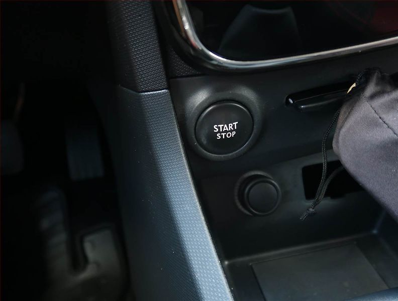 Renault Clio (2013) 1.2 16V , Tempomat - fotka 19 z 22