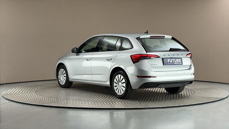 Škoda Scala 1.0 TSI Ambition - fotka 2 z 23