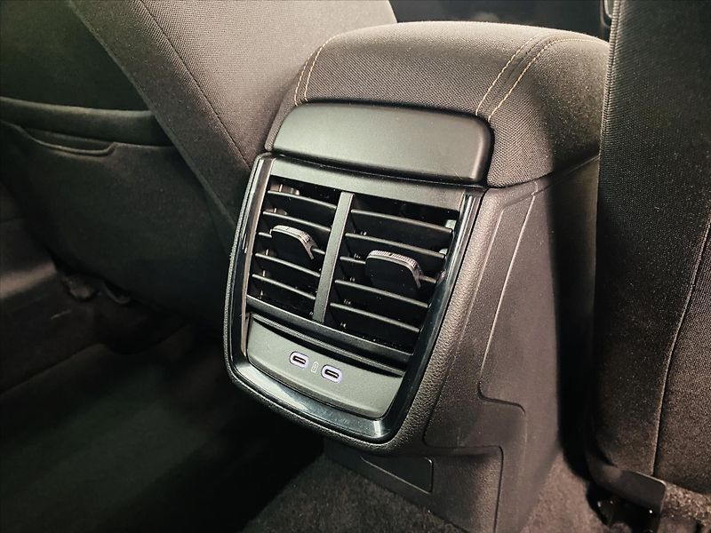 Škoda Scala 1,0 TSI 85kW Top Selection - fotka 19 z 27
