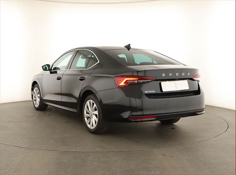 Škoda Octavia (2024) Top Selection 2.0 TDI - fotka 4 z 17