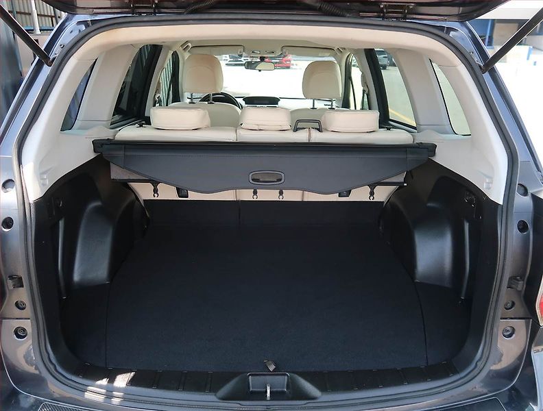 Subaru Forester (2015) 2.0 d, 4X4, Serv.kniha, Navi - fotka 14 z 17