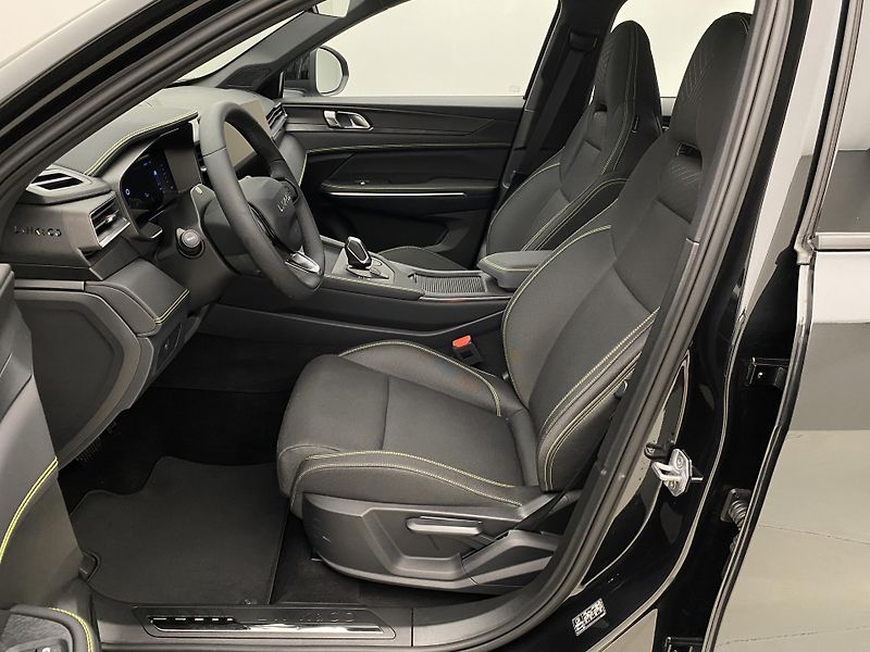Lynk & Co 01 (2025) 01 CORE PHEV - fotka 3 z 90