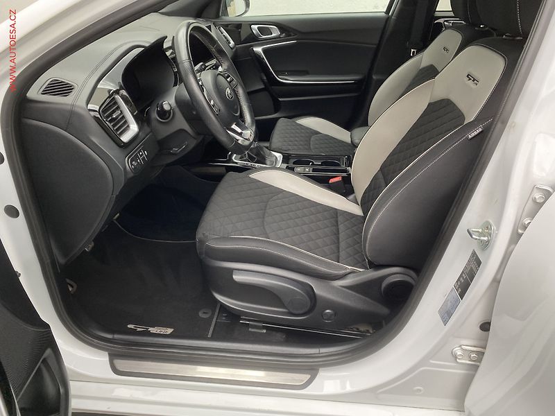 Kia ProCeed (2021) 1.5 T-GDi, GT Line, navi, TZ - fotka 9 z 18