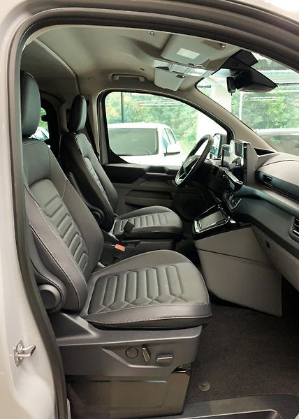 Ford Tourneo Custom L1 Titanium X 125kW AT, ČR - fotka 10 z 32