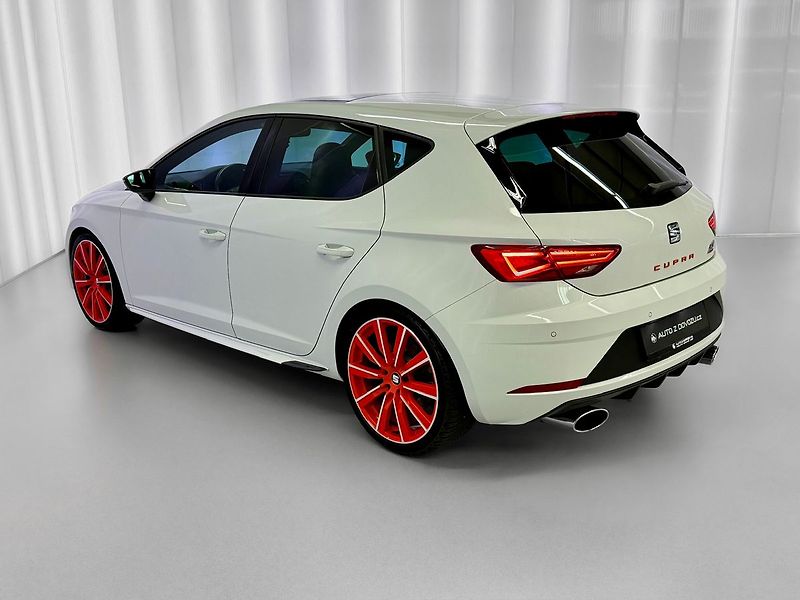 Seat Leon Cupra 300 2.0 TSI, 221 kW / 30 - fotka 5 z 25