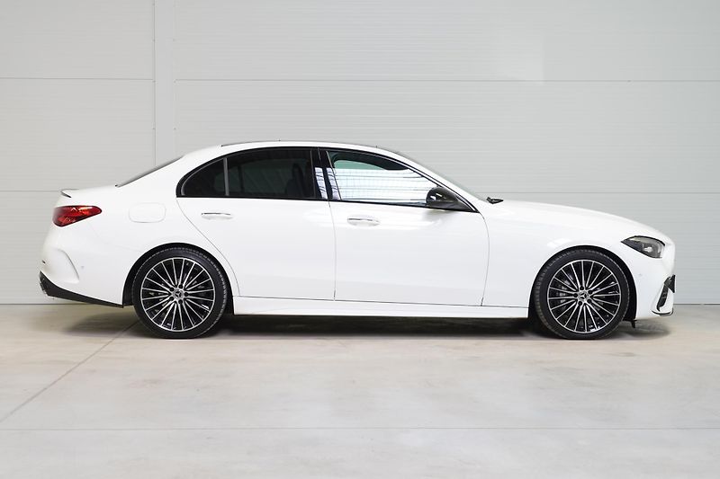 Mercedes-Benz Třídy C C300 4M,HUD,DPH,AMG,PANO,ZÁRUK - fotka 4 z 37