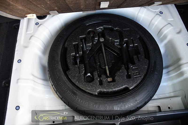 Hyundai i30 1,6CRDi STYLE AUTOMAT - fotka 43 z 48