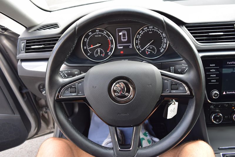 Škoda Superb (2017) 1.4TSI 110kw AMBITION APP OPS - fotka 27 z 50