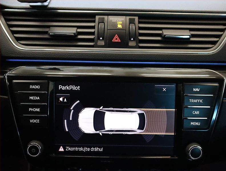 Škoda Superb (2016) Laurin&Klement 2.0 TDI, 4X4 - fotka 16 z 24
