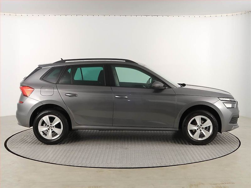 Škoda Kamiq (2023) 1.0 TSI, Tempomat - fotka 6 z 17