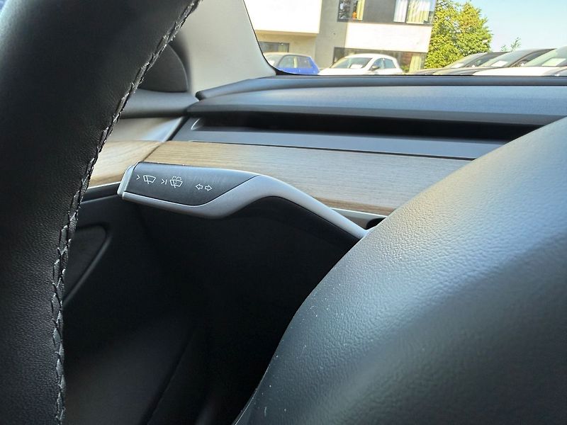 Tesla Model 3 Long Range AWD Tažné - fotka 30 z 38