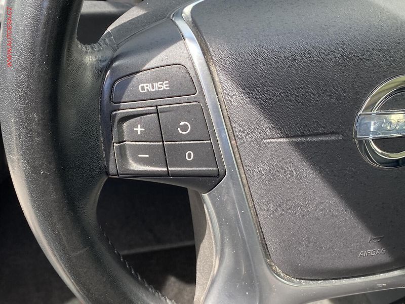 Volvo XC60 (2012) 2.4 D3 AWD, Summum, AT, +ALU - fotka 14 z 19