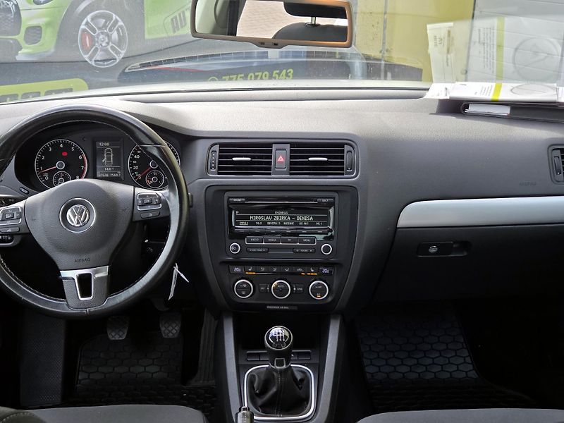 Volkswagen Jetta Trend LIFE *SERV.KNÍŽKA*       - fotka 31 z 42