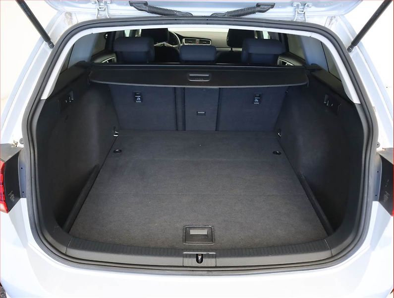 Volkswagen Golf (2018) 1.6 TDI, Automat, Serv.kniha - fotka 14 z 21