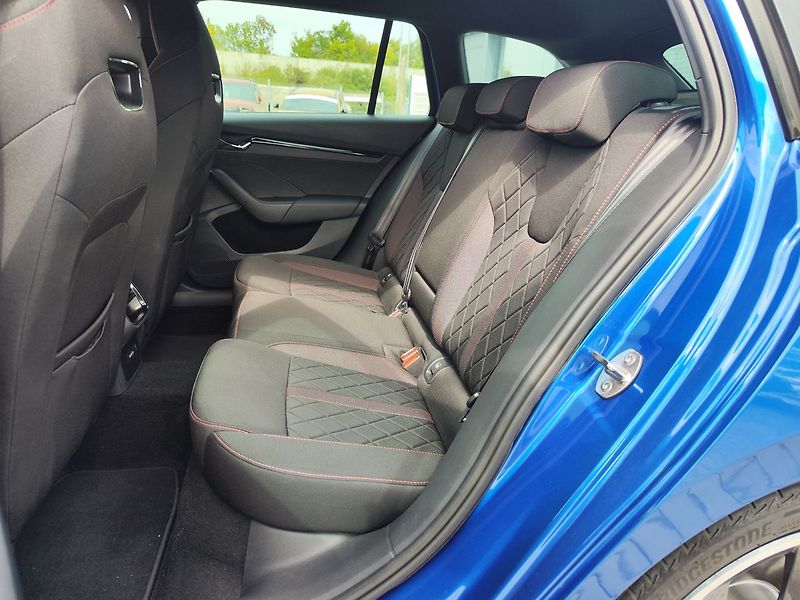 Škoda Octavia 2.0 TDI/147kW RS DSG 4x4 - fotka 13 z 33