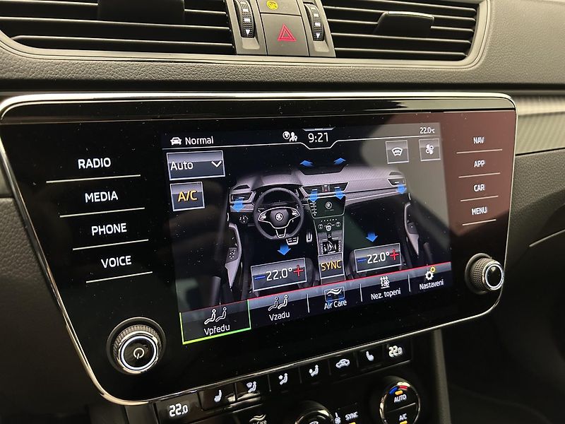 Škoda Superb 2.0 TDI 4x4 SportLine - fotka 17 z 31