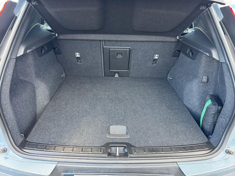 Volvo XC40 (2022) R-DESIGN B4 145kW AWD TAŽNÉ CZ - fotka 6 z 11
