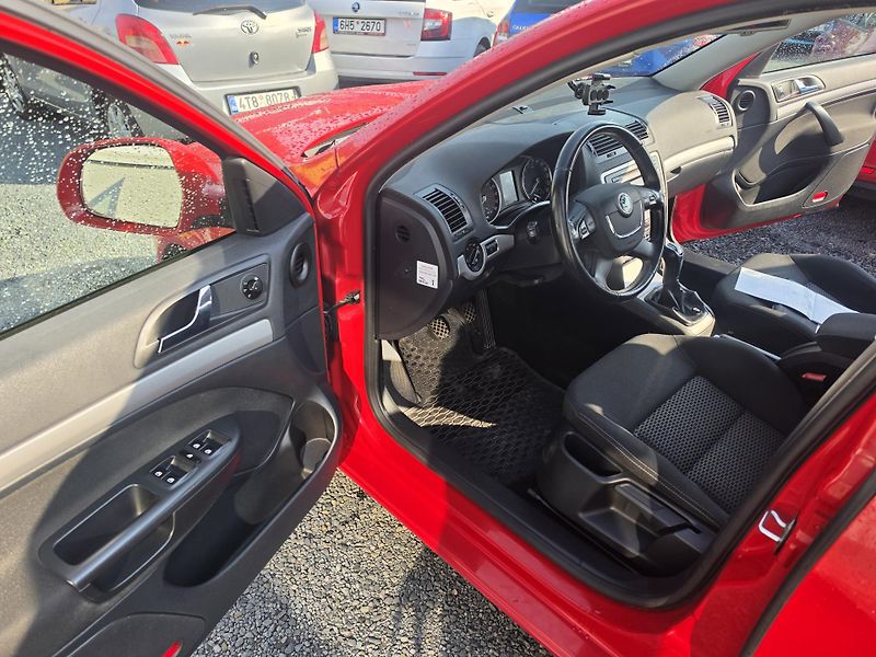 Škoda Octavia 2.0 TDI 4x4 Xenon  - fotka 12 z 28