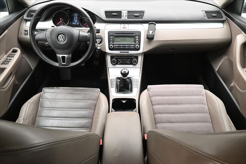 Volkswagen Passat 2,0 103kW NOVÁ STK 4/28 - fotka 15 z 29