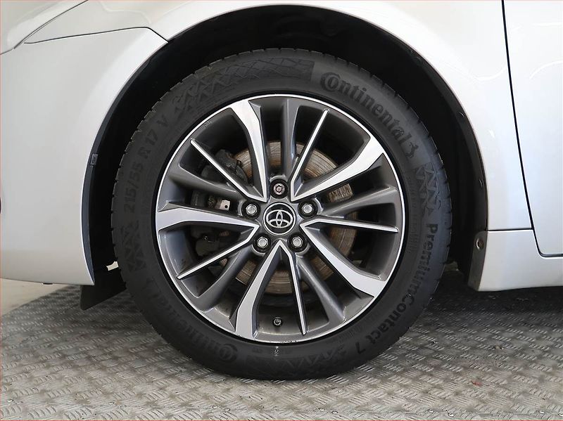 Toyota Avensis (2016) 2.0 D-4D, Serv.kniha, Navi - fotka 15 z 17