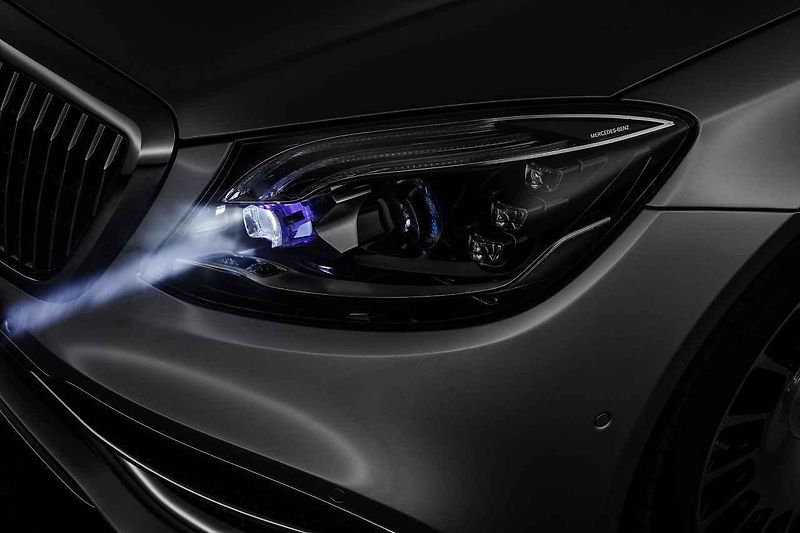 Digital Light: Mercedes-Benz představil nové světlomety.