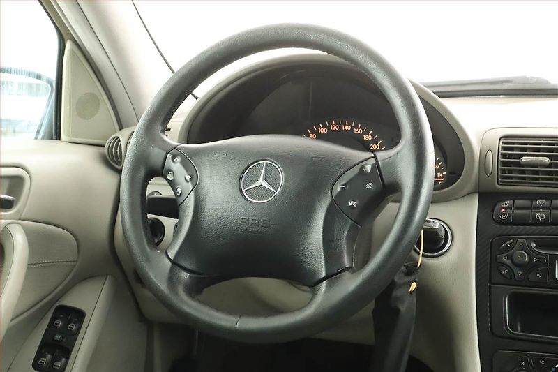 Mercedes-Benz Třídy C (2004) C 220 CDI , po STK, Tažné - fotka 8 z 14