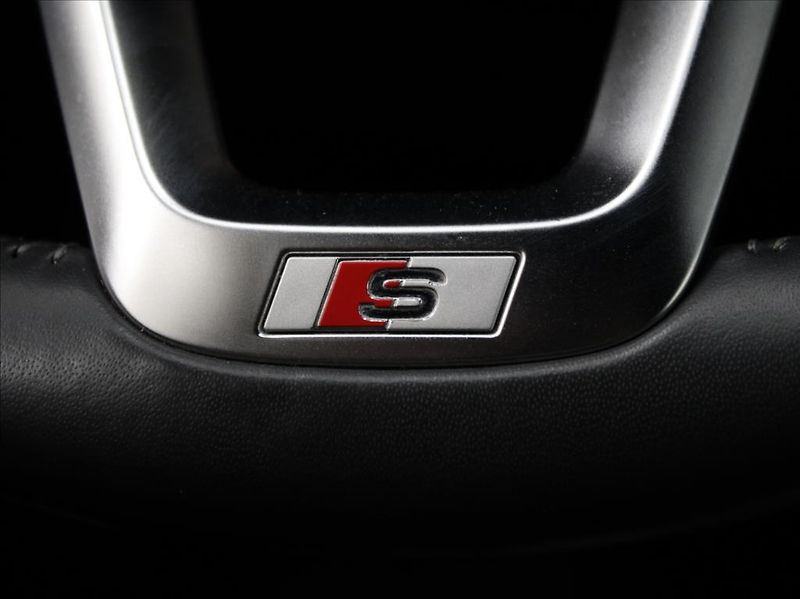 Audi Q5 2,0 eTFSi 270kW S-Line Vzduch - fotka 25 z 27